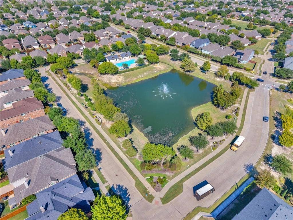 5612 Hampshire Drive, McKinney, TX 75070 Community lake with fountain feature