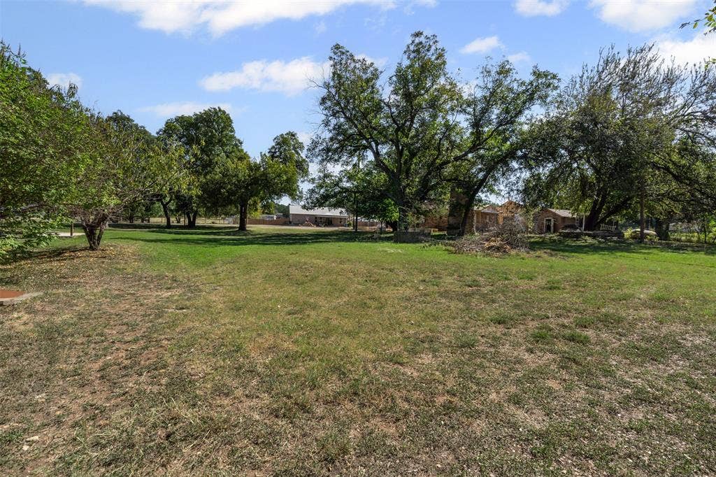 2810 Sky Harbour Drive, Granbury, TX 76049
