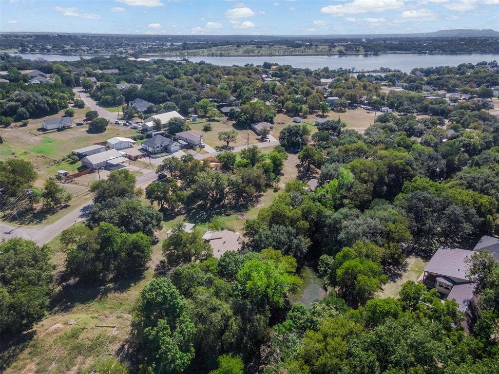 2810 Sky Harbour Drive, Granbury, TX 76049