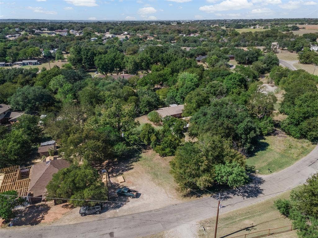 2810 Sky Harbour Drive, Granbury, TX 76049