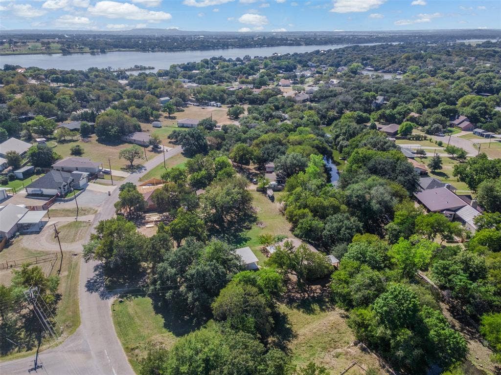 2810 Sky Harbour Drive, Granbury, TX 76049