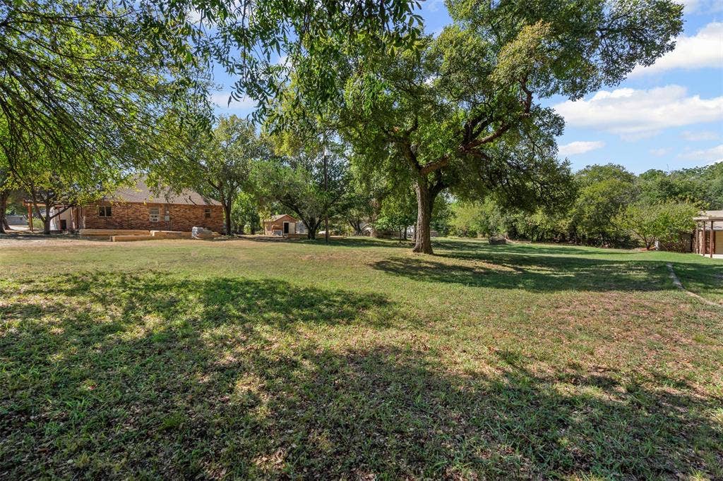 2810 Sky Harbour Drive, Granbury, TX 76049