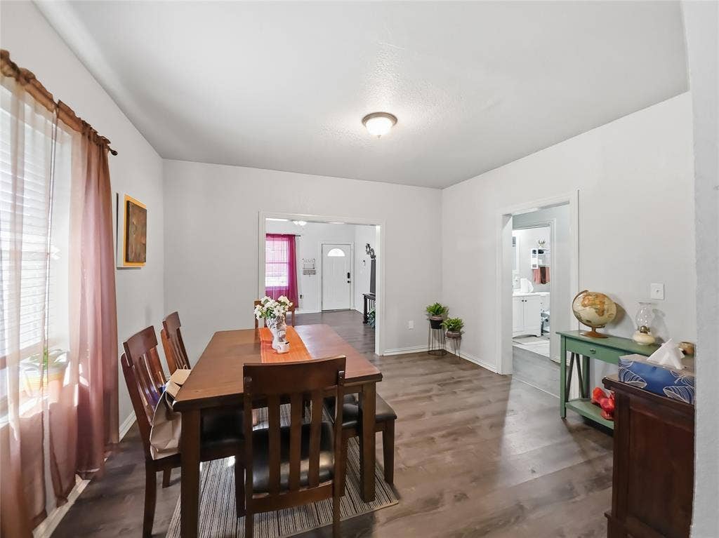 1328 Elmwood Avenue, Fort Worth, TX 76104