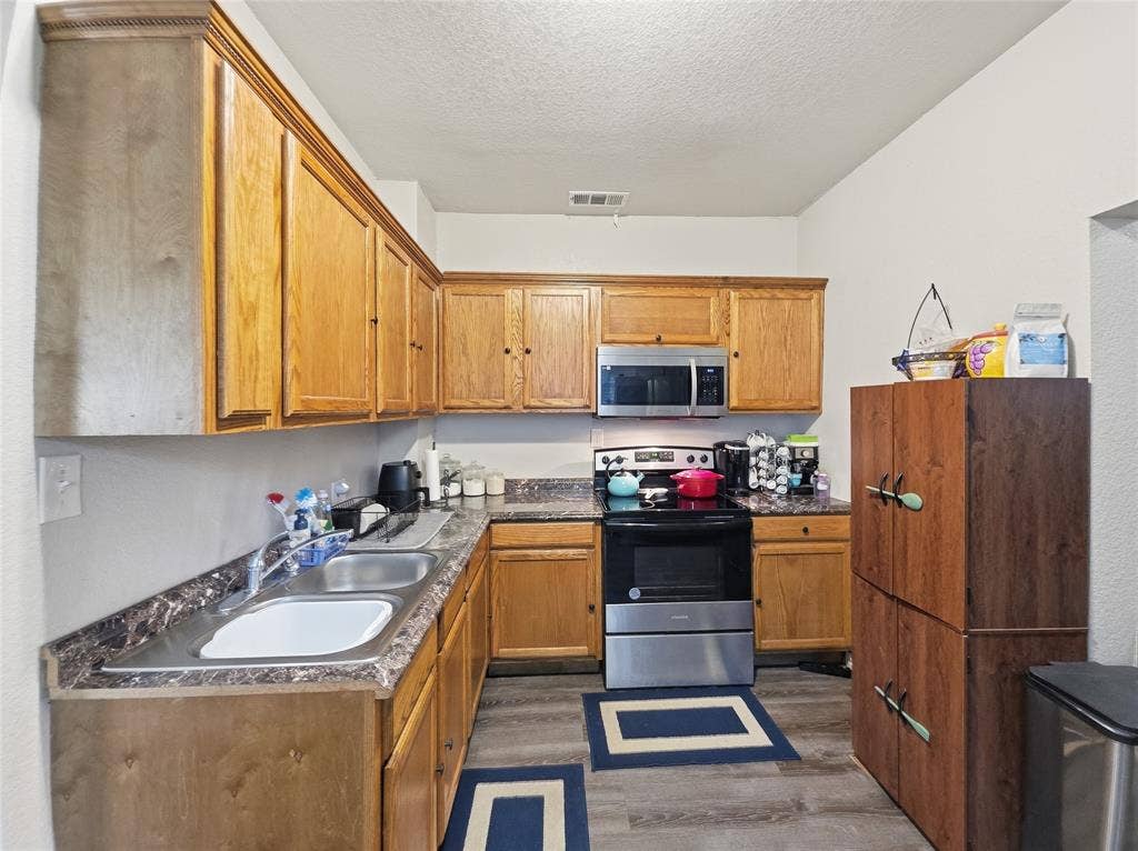 1328 Elmwood Avenue, Fort Worth, TX 76104