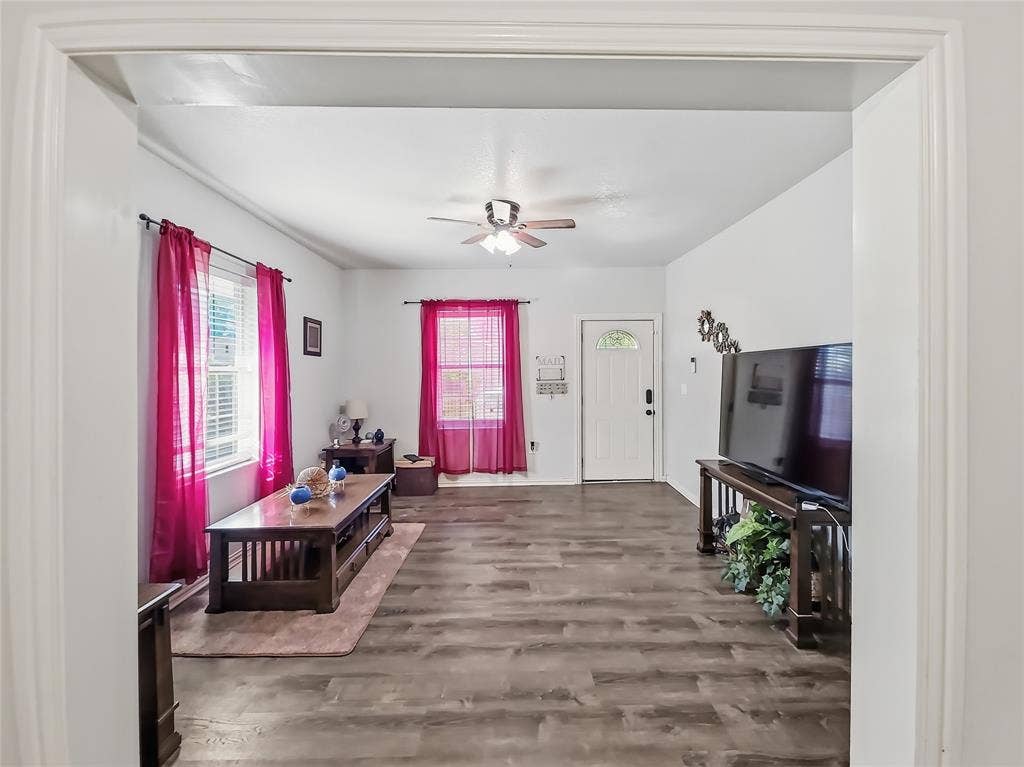 1328 Elmwood Avenue, Fort Worth, TX 76104