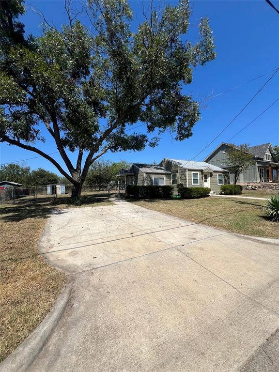 506 W Ball Street, Weatherford, TX 76086