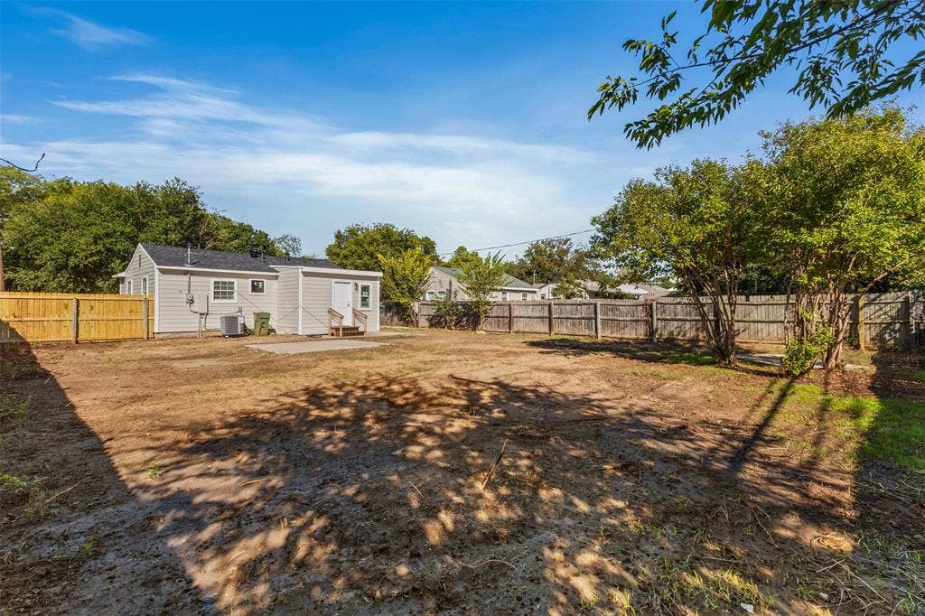 715 Scott Drive, Arlington, TX 76012