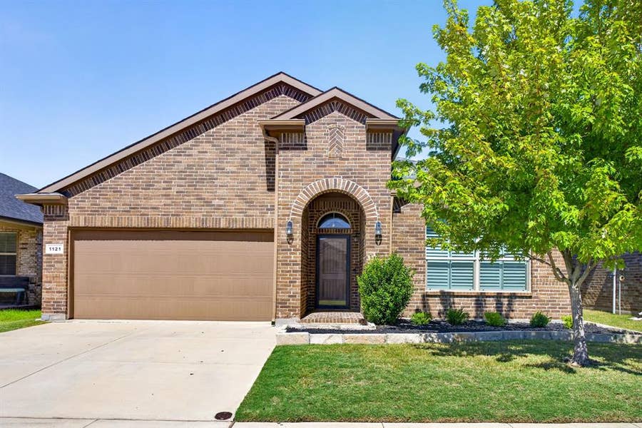 Property photo for 1121 Lakin Road, Fort Worth, TX