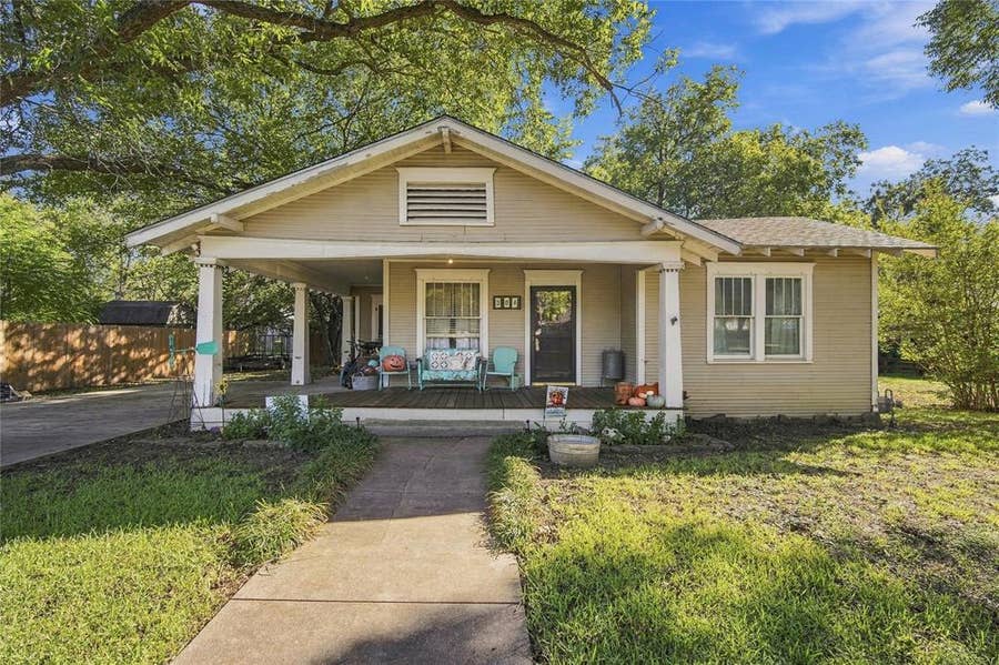 Property photo for 304 E McFarland Street, Grandview, TX