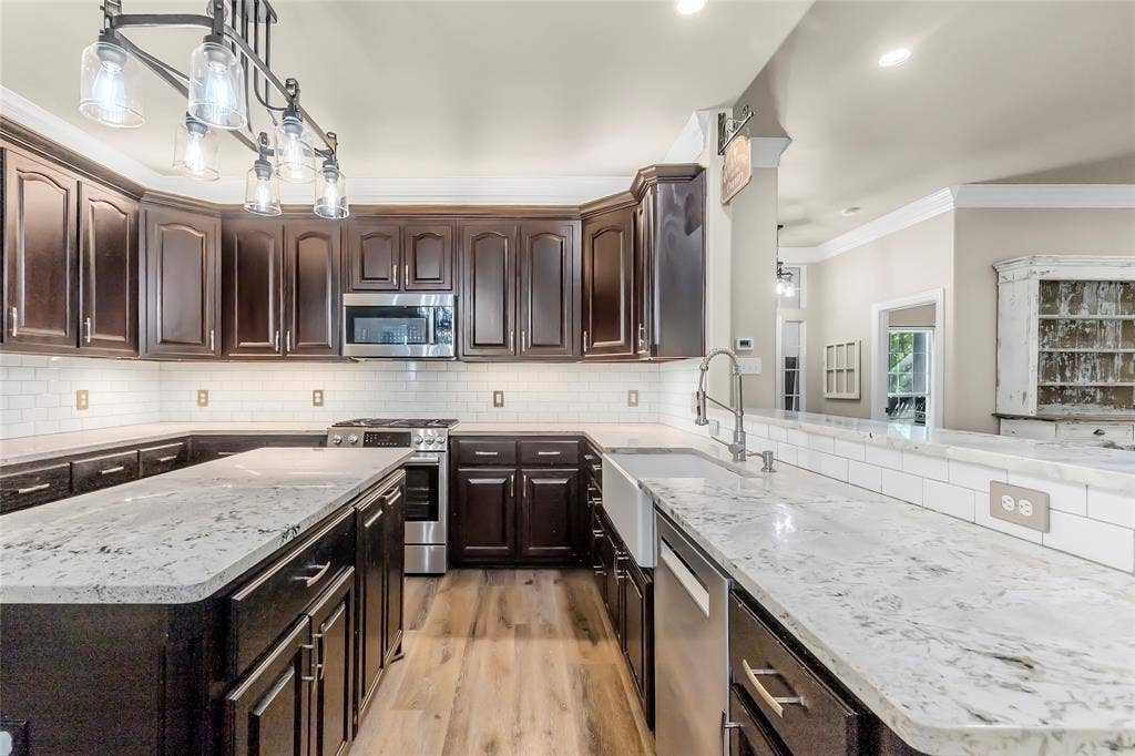 6850 Deer Trail, Quinlan, TX 75474