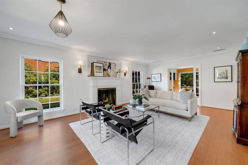 6826 Lakeshore Drive, Dallas, TX 75214