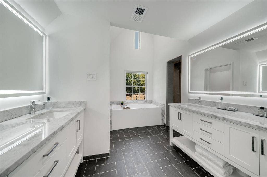 6826 Lakeshore Drive, Dallas, TX 75214
