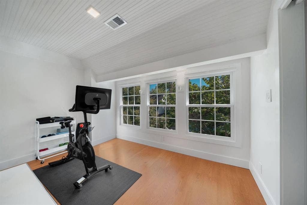 6826 Lakeshore Drive, Dallas, TX 75214