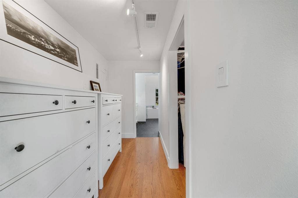 6826 Lakeshore Drive, Dallas, TX 75214