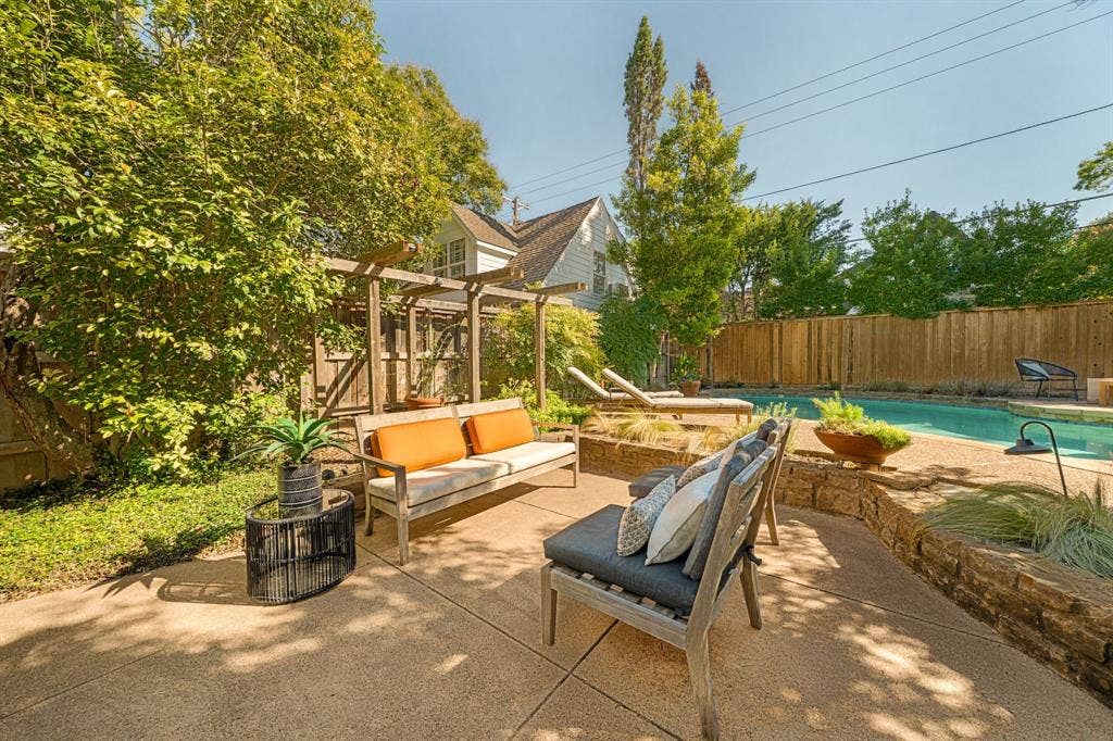 6826 Lakeshore Drive, Dallas, TX 75214