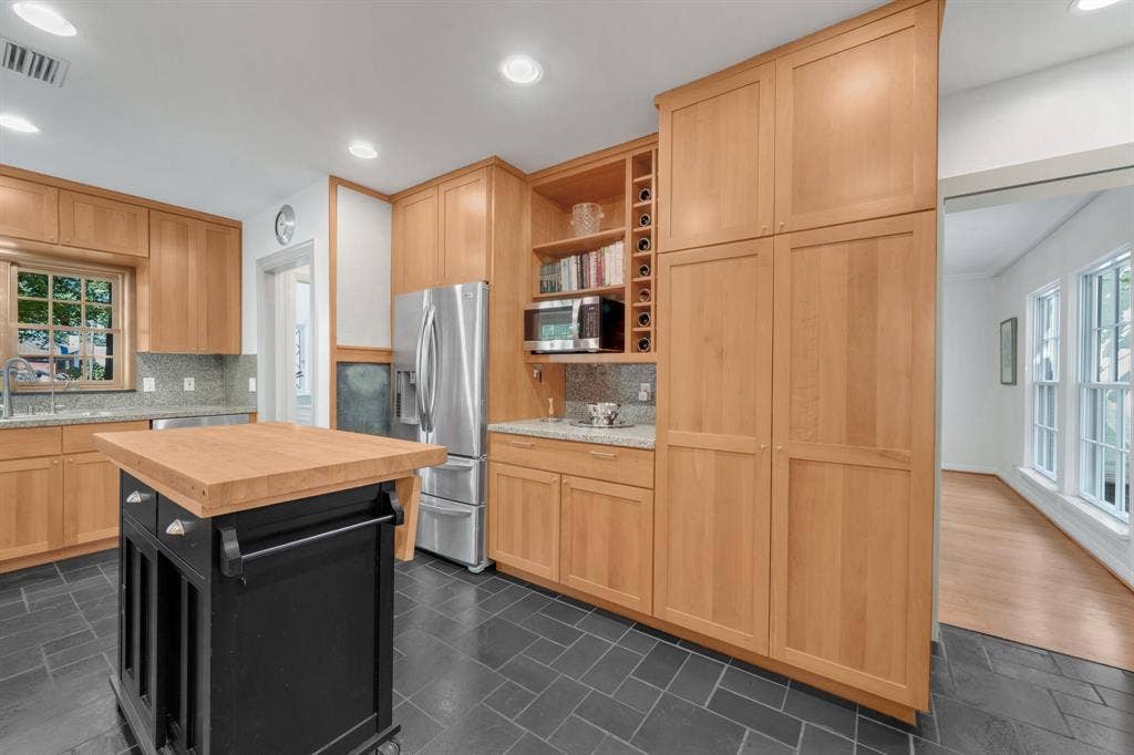 6826 Lakeshore Drive, Dallas, TX 75214