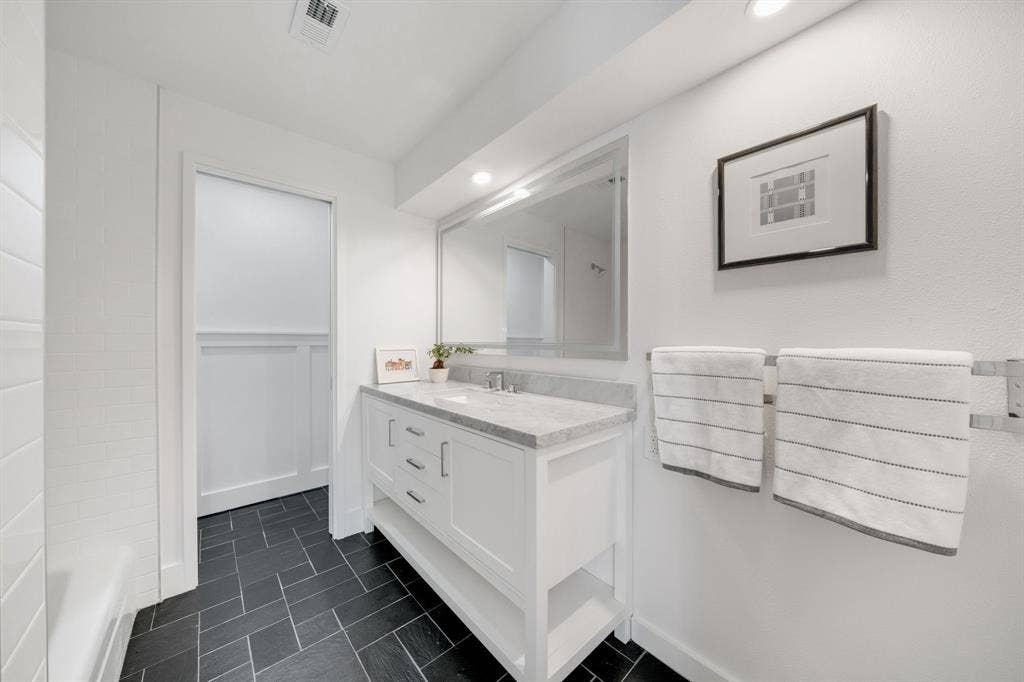 6826 Lakeshore Drive, Dallas, TX 75214