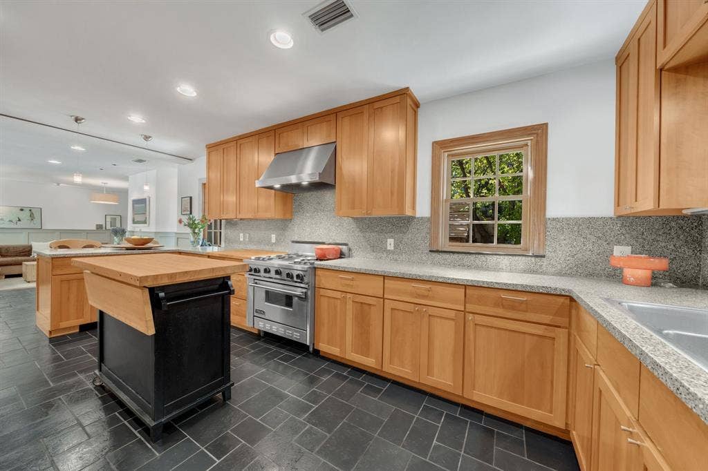 6826 Lakeshore Drive, Dallas, TX 75214
