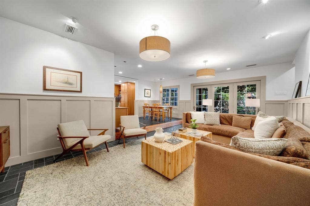 6826 Lakeshore Drive, Dallas, TX 75214