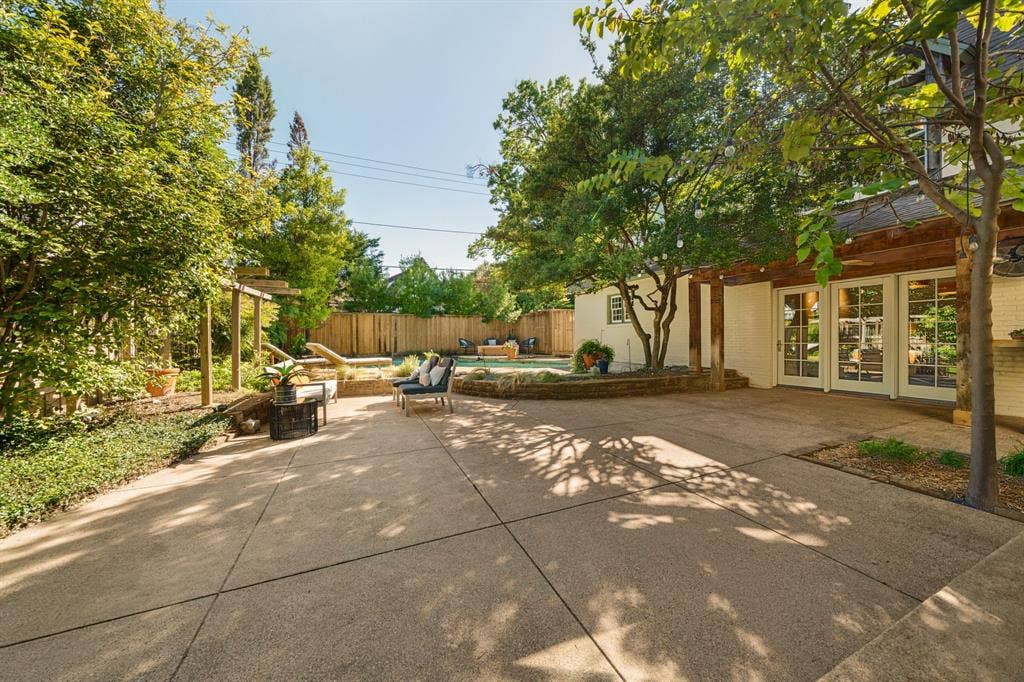 6826 Lakeshore Drive, Dallas, TX 75214