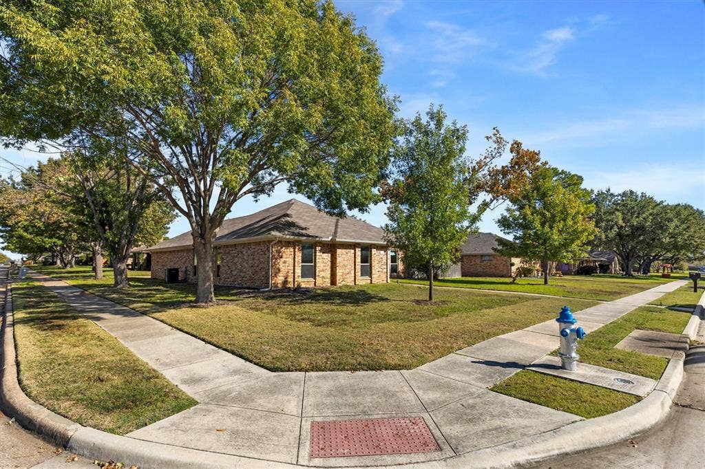 2101 Covered Wagon Drive, Plano, TX 75074 2101 Covered Wagon Drive, Plano, TX 75074
