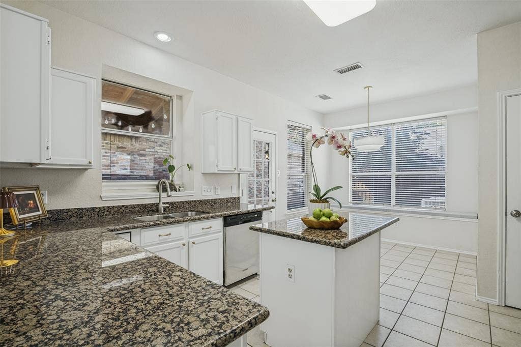 6522 White Oak Drive, Rowlett, TX 75089 6522 White Oak Drive, Rowlett, TX 75089