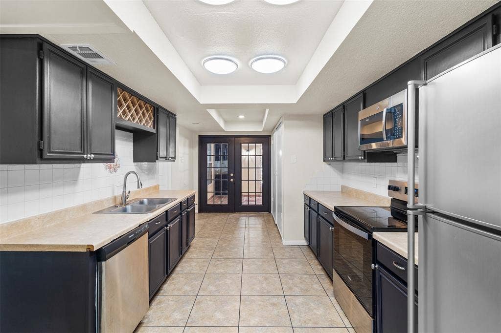 2804 Spring Valley Drive, Bedford, TX 76021 2804 Spring Valley Drive, Bedford, TX 76021