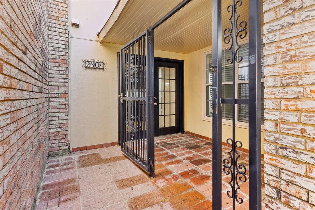 2804 Spring Valley Drive, Bedford, TX 76021 2804 Spring Valley Drive, Bedford, TX 76021