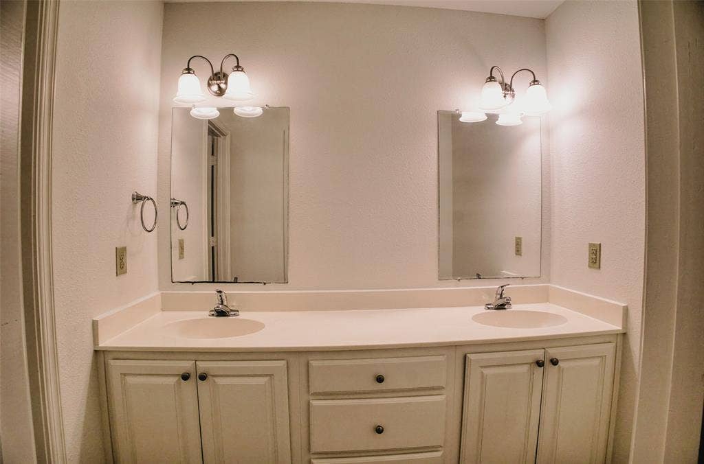 1708 S Waco Street, Van Alstyne, TX 75495