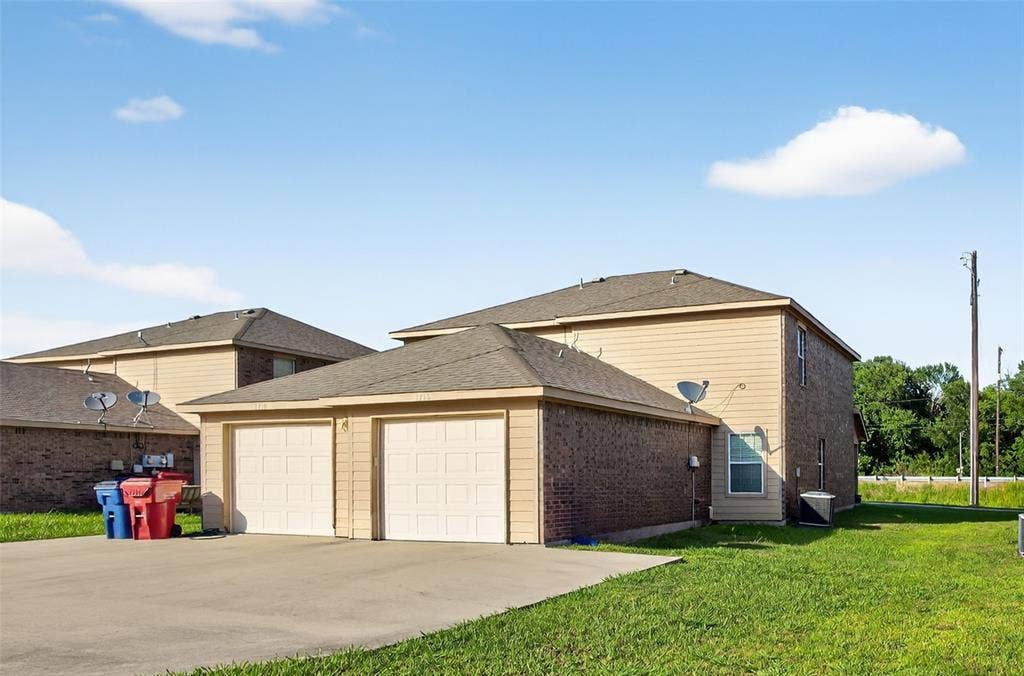 1712 S Waco Street, Van Alstyne, TX 75495 1712 S Waco Street, Van Alstyne, TX 75495