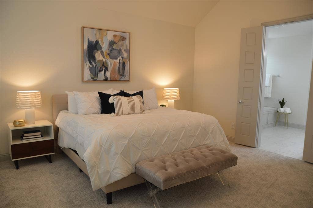 Huge Master Bedroom with sitting area