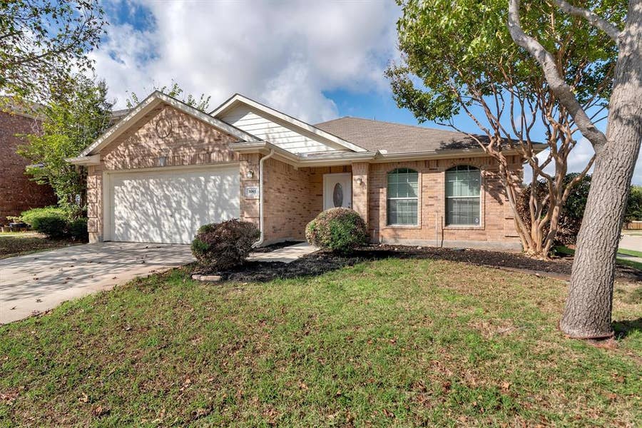 Property photo for 1065 Warbler Lane, Aubrey, TX