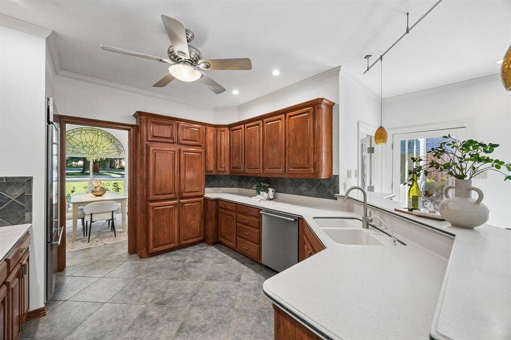 4013 Bobbin Lane, Addison, TX 75001