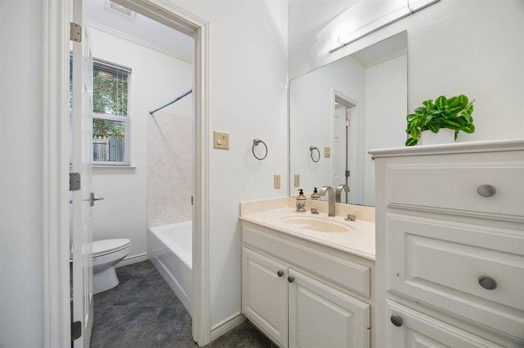 4013 Bobbin Lane, Addison, TX 75001