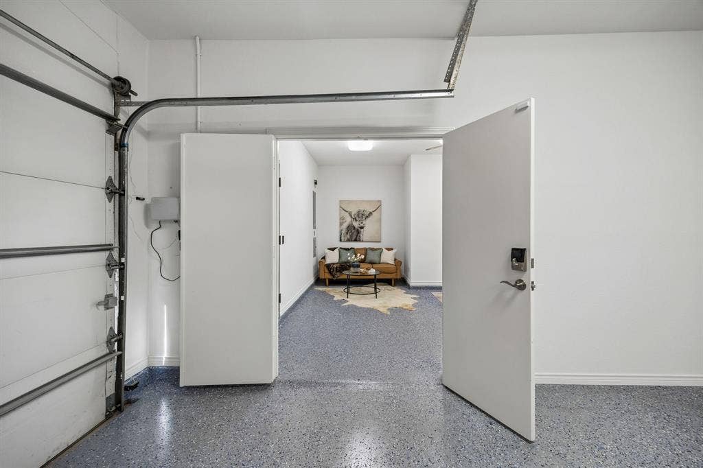 Workshop has interior access too