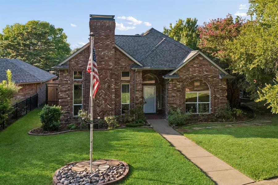 Property photo for 4013 Bobbin Lane, Addison, TX