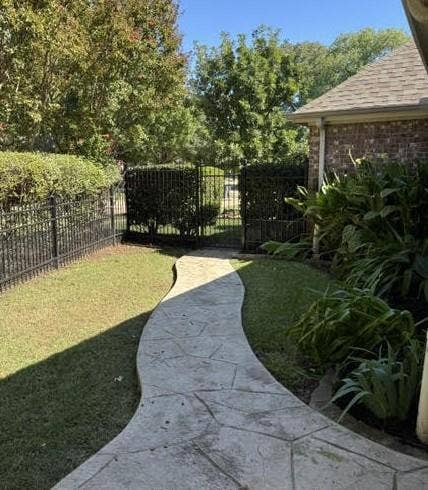 1900 Hackett Creek Drive, McKinney, TX 75072 Side yard off the patio