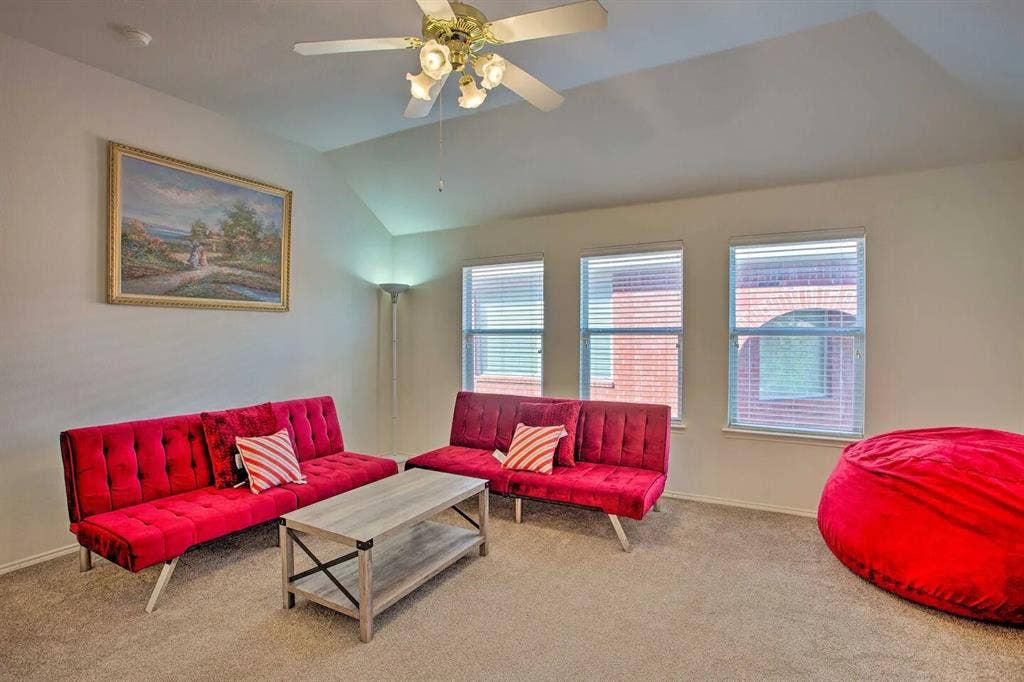 1950 Garrison Way, Garland, TX 75040 Vaulted ceiling with an attached ceiling fan and light fixture