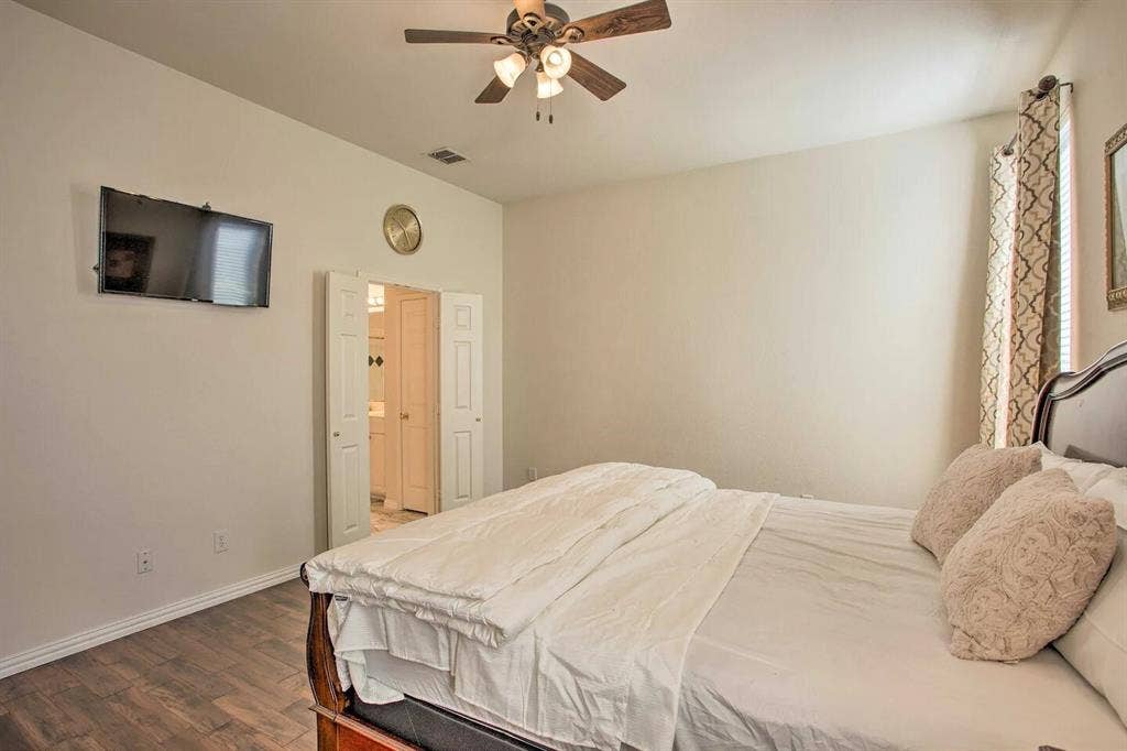 1950 Garrison Way, Garland, TX 75040 Vaulted ceiling with a ceiling fan, wood-finish flooring, and double bi-fold doors