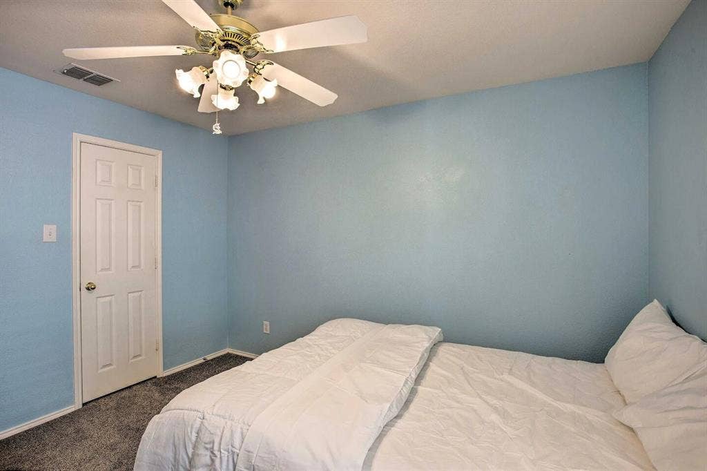 1950 Garrison Way, Garland, TX 75040 Ceiling fan with integrated lighting