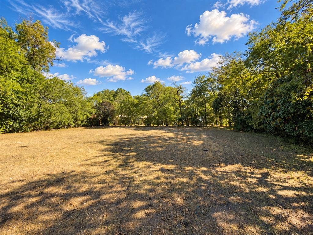 3709 N 22nd Street, Waco, TX 76708 Expansive property featuring mature trees and a clear, level building area