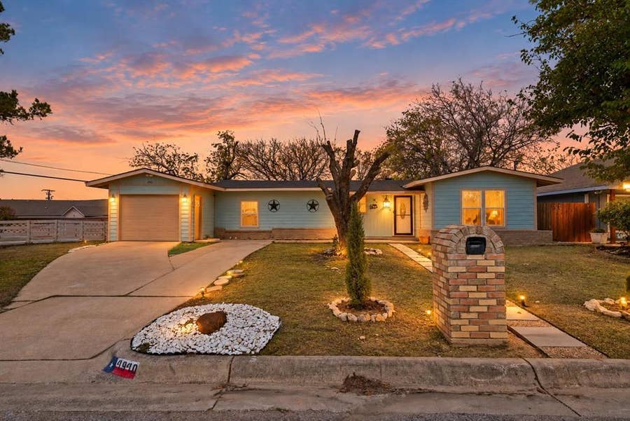 Property photo for 4940 Flagstone Drive, Fort Worth, TX