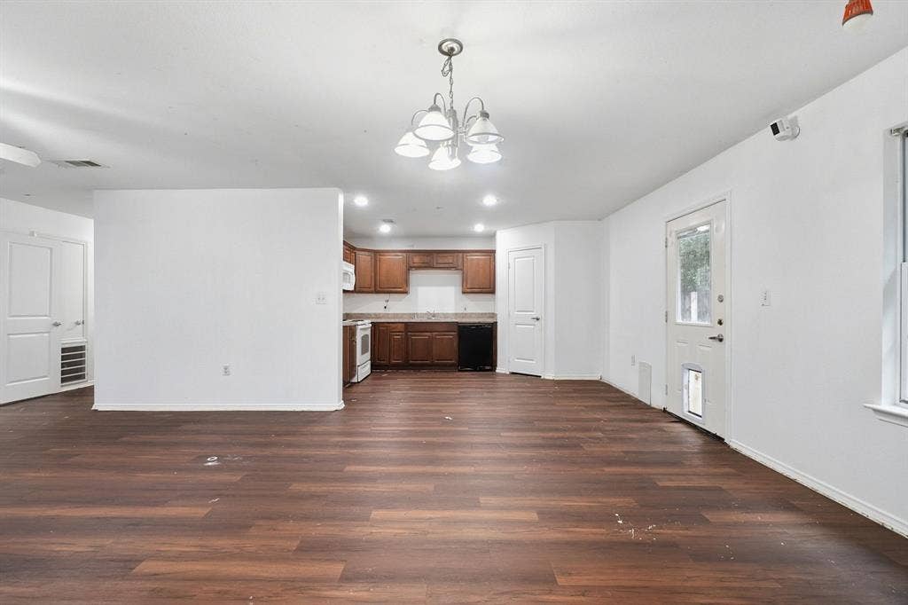 15639 Danson Drive, Dallas, TX 75253 15639 Danson Drive, Dallas, TX 75253