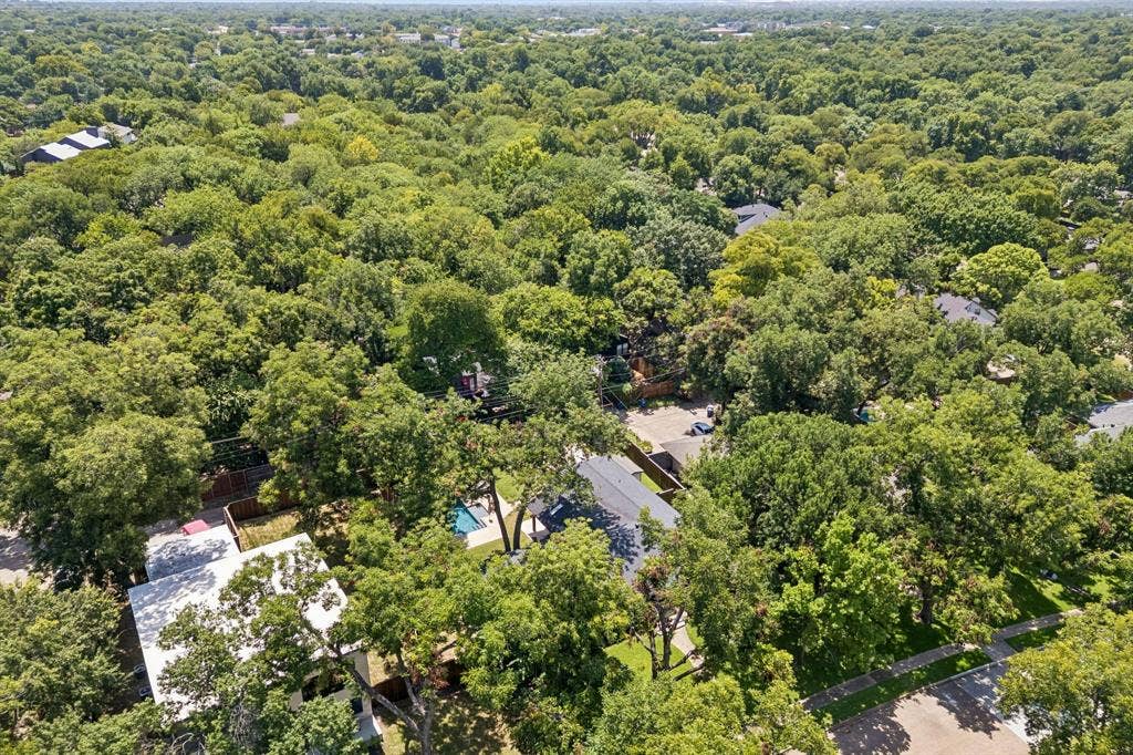 10428 Vinemont, Dallas, TX 75218 Mature treed surroundings