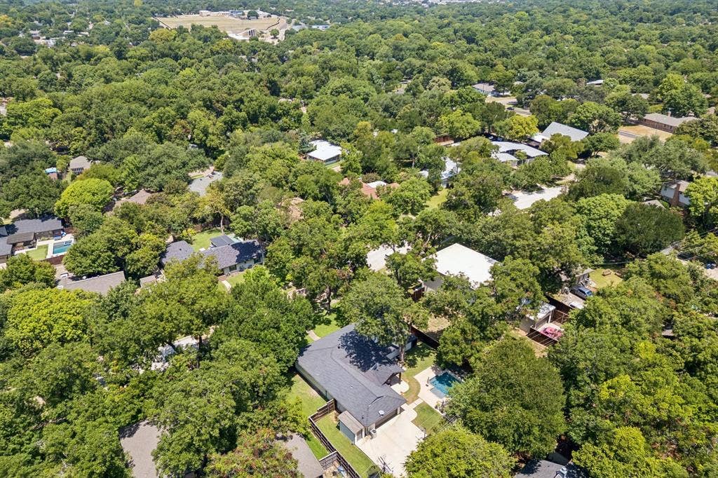 10428 Vinemont, Dallas, TX 75218 Expansive residential area featuring numerous mature trees and a swimming pool