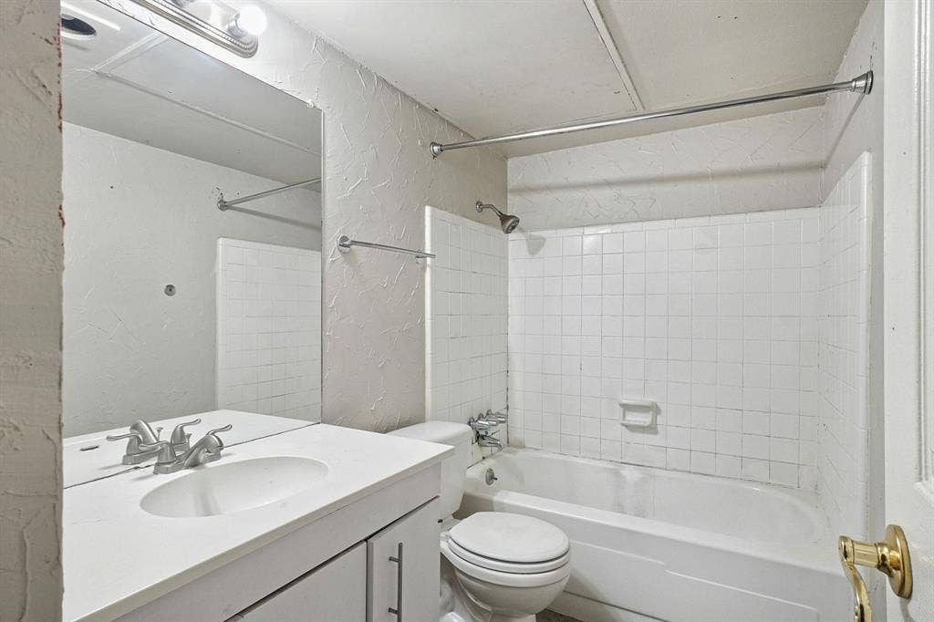 5321 Saddleback Road, Garland, TX 75043