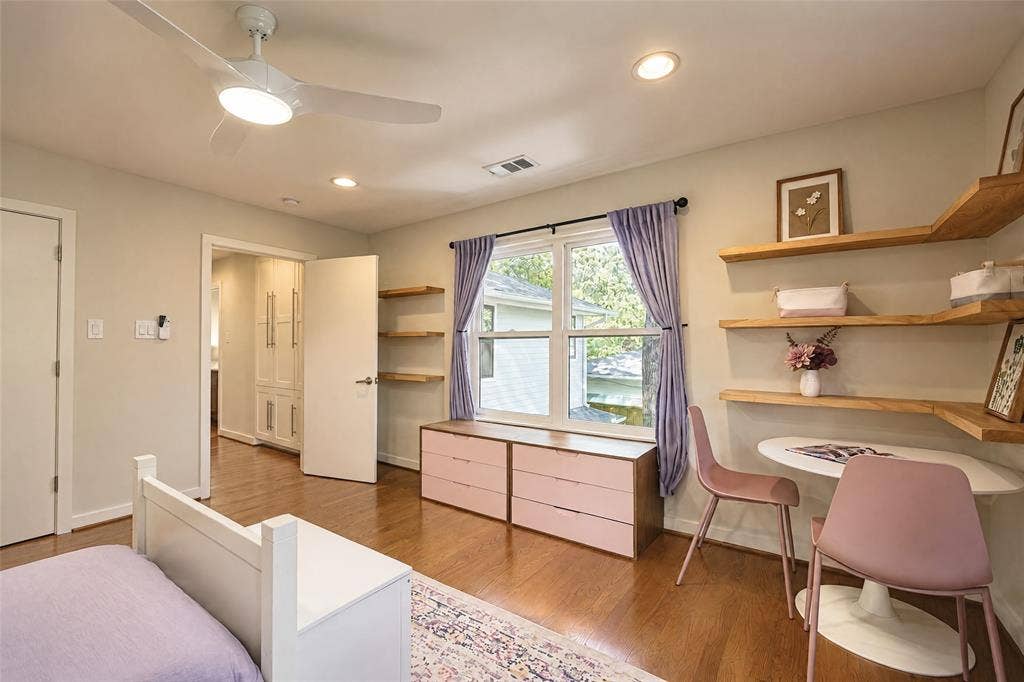 6866 Burwood Lane, Dallas, TX 75214 Hardwood flooring, recessed lighting, ceiling fan with integrated light, built-in shelving, and a built-in window bench