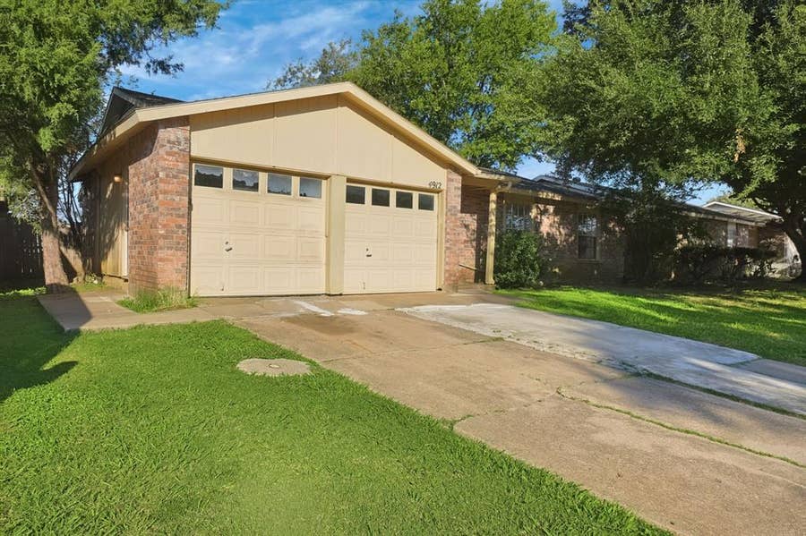 Property photo for 4912 Sandalwood Lane, Arlington, TX