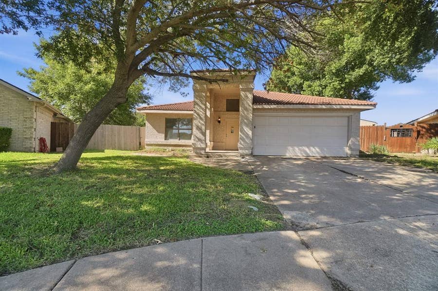 Property photo for 6000 Lavaca Drive, Arlington, TX