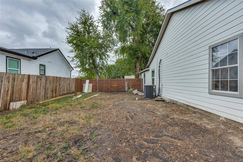 1239 Lonsdale Avenue, Dallas, TX 75217 1239 Lonsdale Avenue, Dallas, TX 75217